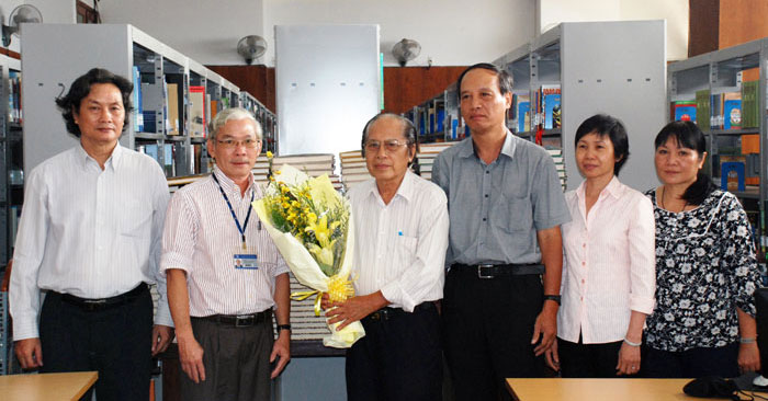 Lễ tặng sách mỹ thuật